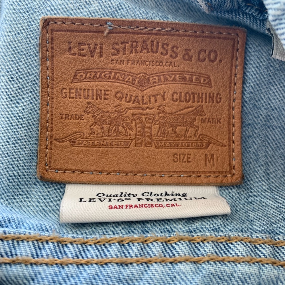 levi’s trucker denim jean jacket medium wash, size M
